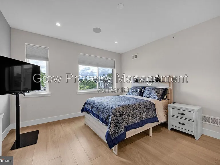 1752 N Bailey St — Photo 18