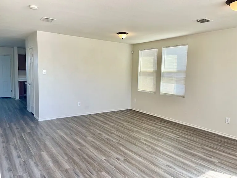 820 Wrigley Dr — Photo 6