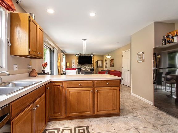 3rd image of 53904 Wintergreen Ct