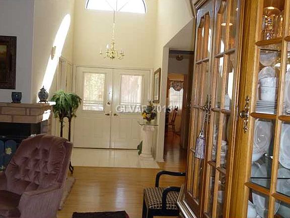 3rd image of 5724 Colwood Ln