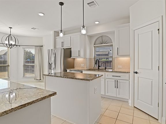 5th image of 1611 McMaster Ln