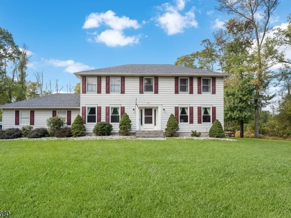 18 Evergreen Ct, Clinton Twp., NJ 08833