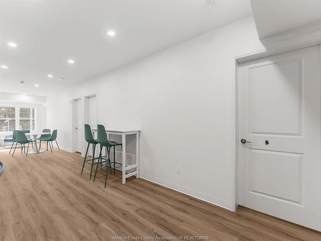 4 bed, $3,800 — Photo 3