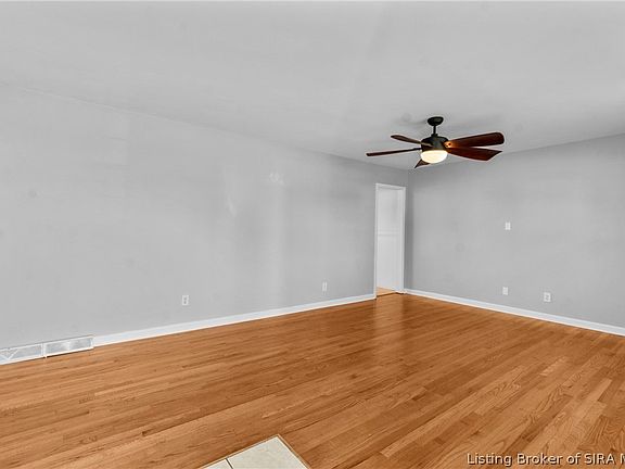 3rd image of 211 Gordon Drive