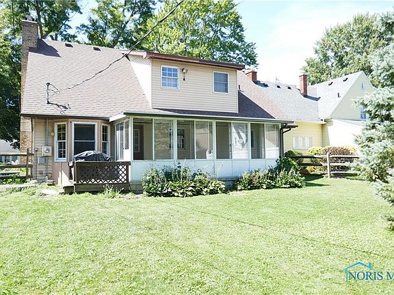 3rd image of 2328 Densmore Dr