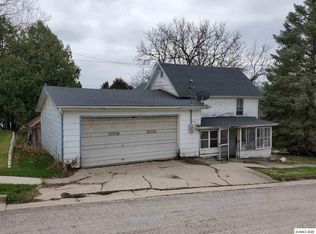 302 Poplar St NE, Elkader, IA 52043
