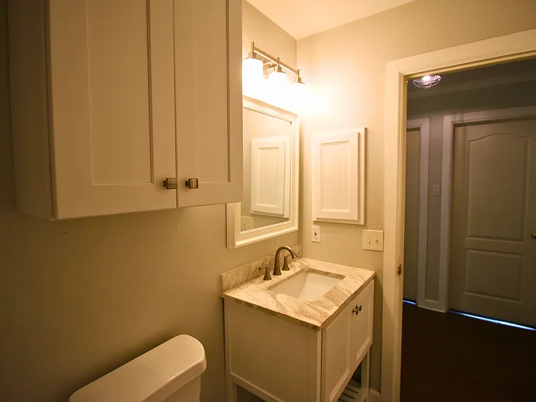 1004 Cougar Country — Photo 10