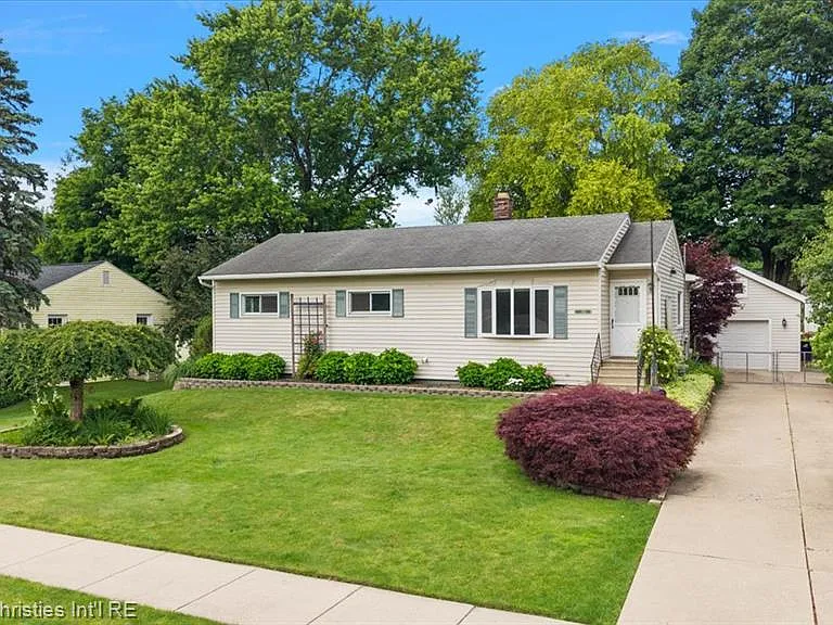735 Novi St — Photo 1