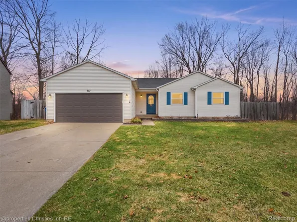 517 Cove View Dr, Waterford, MI 48327