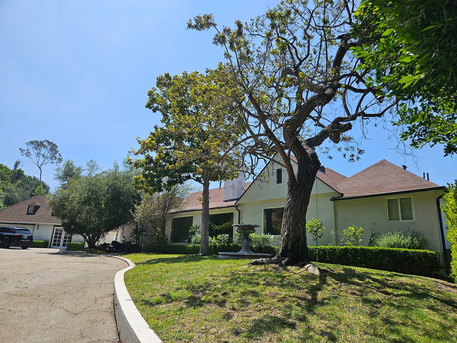 3 bed, 3.5 bath, 1859 sqft, $11,500 — Photo 1