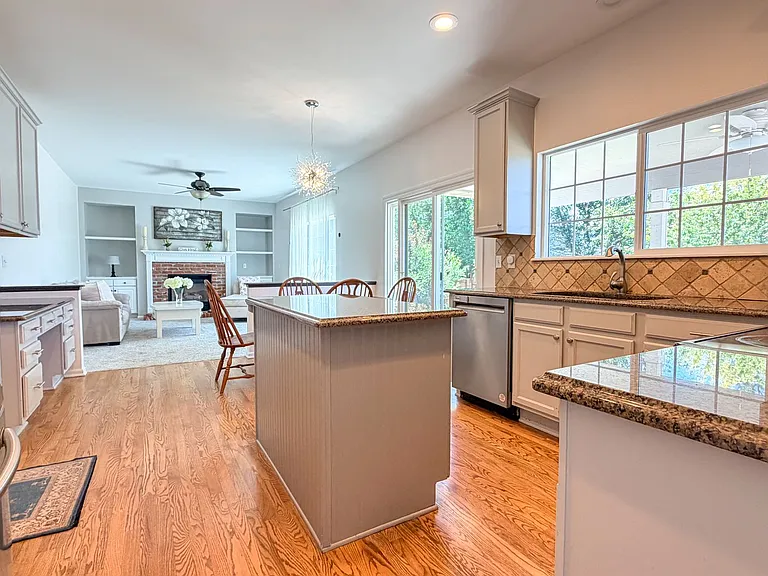 9794 Newcastle Dr — Photo 13