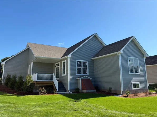 7 Fields Dr #7, East Longmeadow, MA 01028