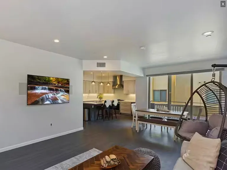 4034 Riviera Dr — Photo 15