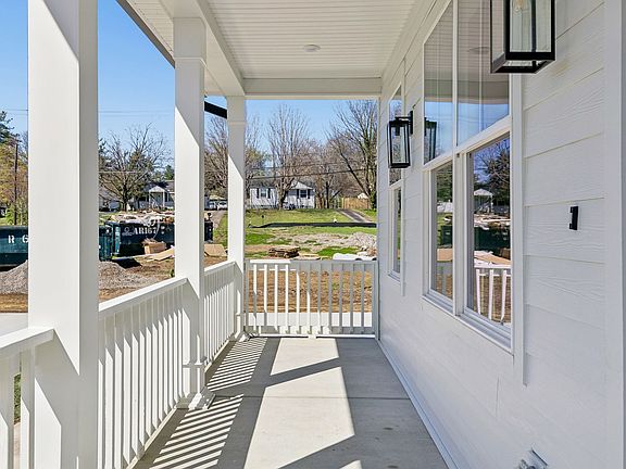 4th image of 2068 Whitney Ave