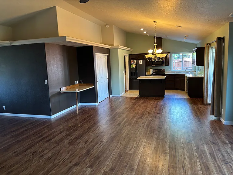 2700 SW Acres Rd — Photo 2