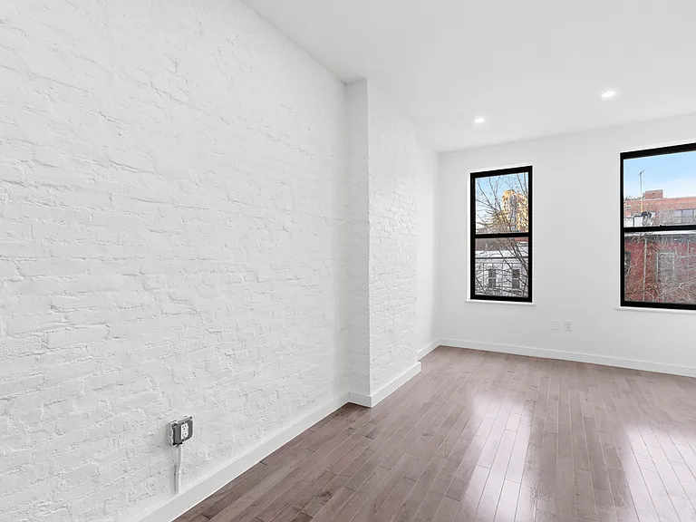 364 Menahan St #2 — Photo 5
