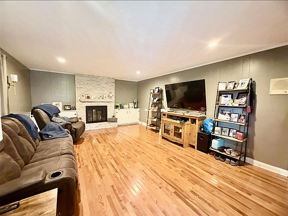 3rd image of 1513 Sherwood Dr