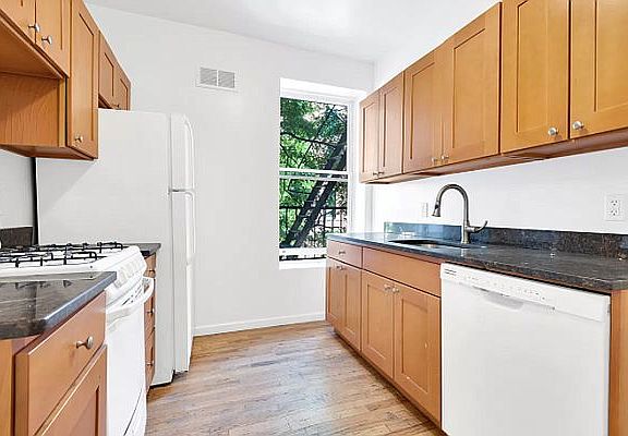 4th image of 200 W 82nd St APT 3W