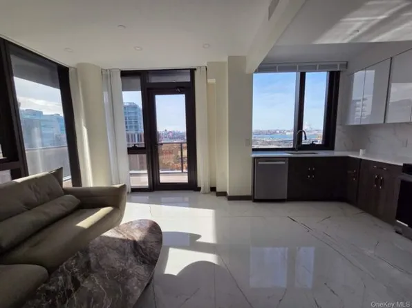 3621 Prince St, Flushing, NY 11354