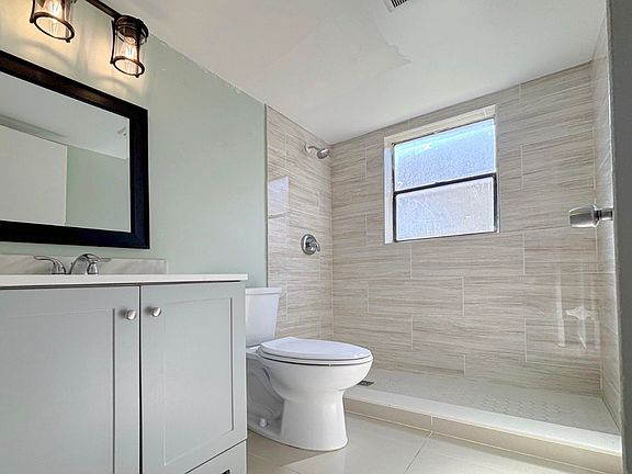 4th image of 11500 NW 42nd St #11504