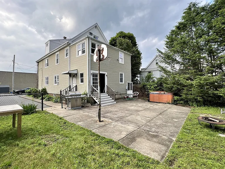 8 Winchester Ct — Photo 12