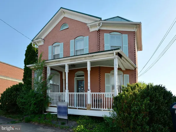 213 N George St, Charles Town, WV 25414