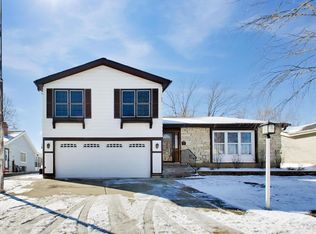 285 Loveland Dr, Glendale Heights, IL 60139