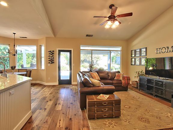 5th image of 157 Valleywood Way