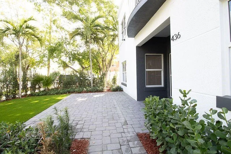 3 bed, 2.5 bath, 1620 sqft, $3,800 — Photo 2