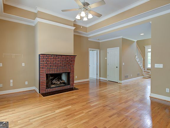 5th image of 8145 Bennett Ln