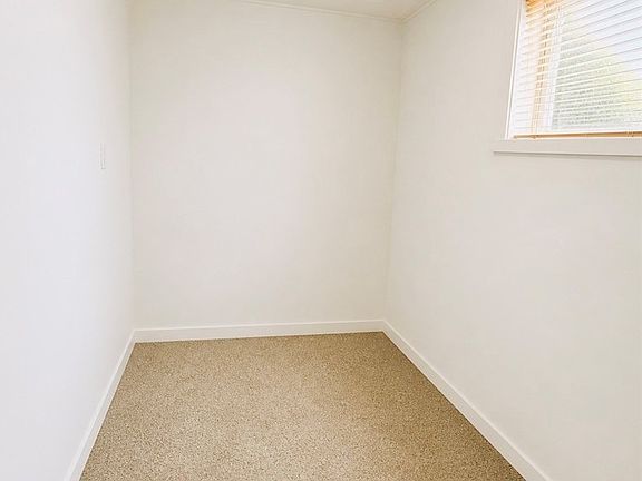 4th image of 39 Koons Ave