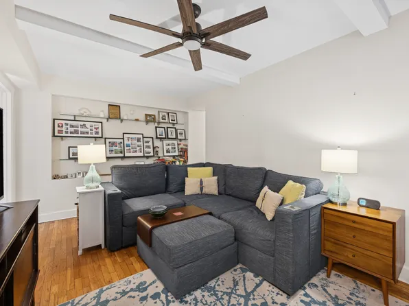 333 East 43rd Street image 2 of 6