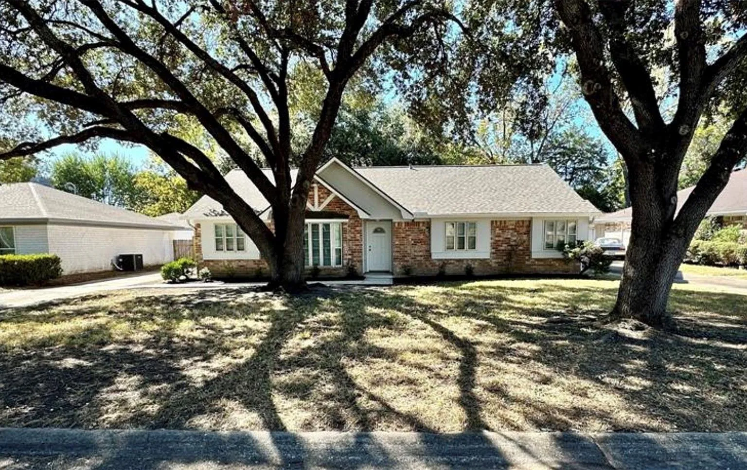 3 bed, 2.0 bath, 1820 sqft, $2,000 — Photo 3