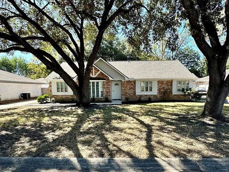 4310 Cinnabar Dr — Photo 3
