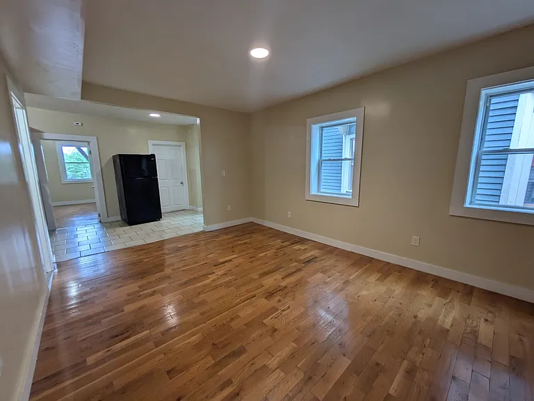 564 Howard Ave #2 — Photo 5