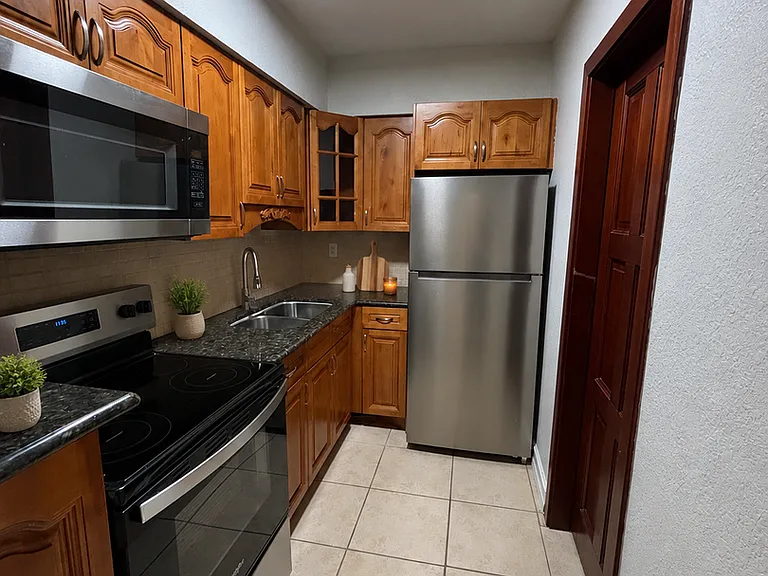 Bellagio Apartments — Photo 10