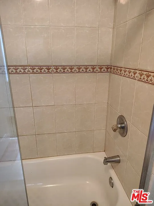 3 bed, 2.0 bath, 1197 sqft, $2,999 — Photo 3
