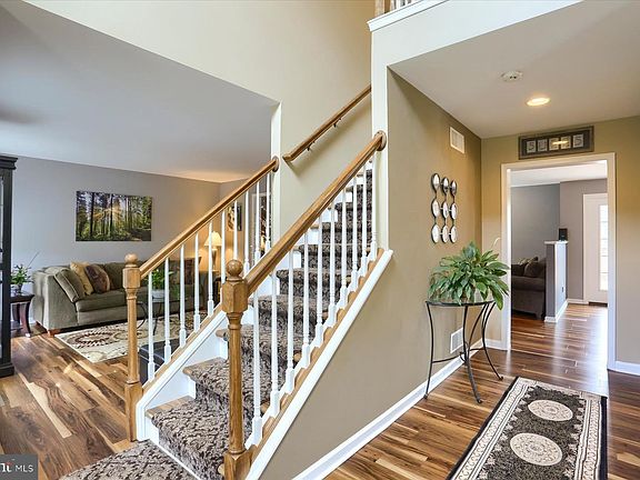 4th image of 406 Hidden Valley Rd