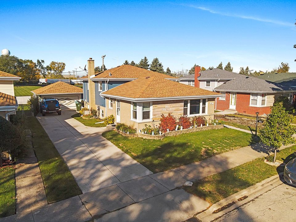 1st image of 46 52nd Ave