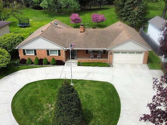 2nd image of 2557 Chicago Rd