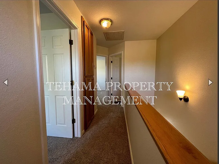 1070 Lakeside Dr — Photo 20