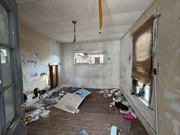 5th image of 217 Chapel St