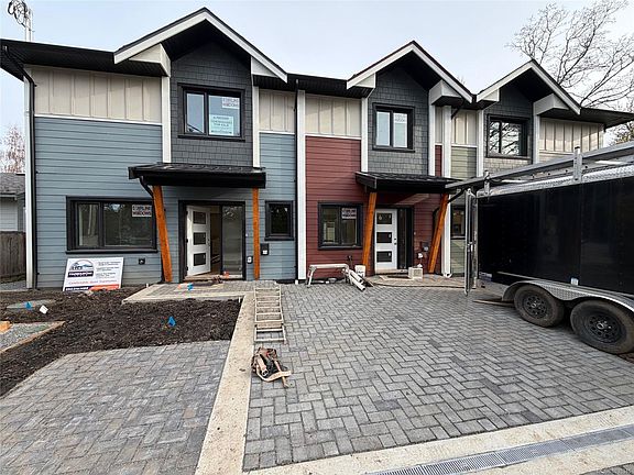 2nd image of 1048 Clarke Rd #2