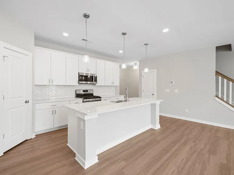 808 Lew St — Photo 10