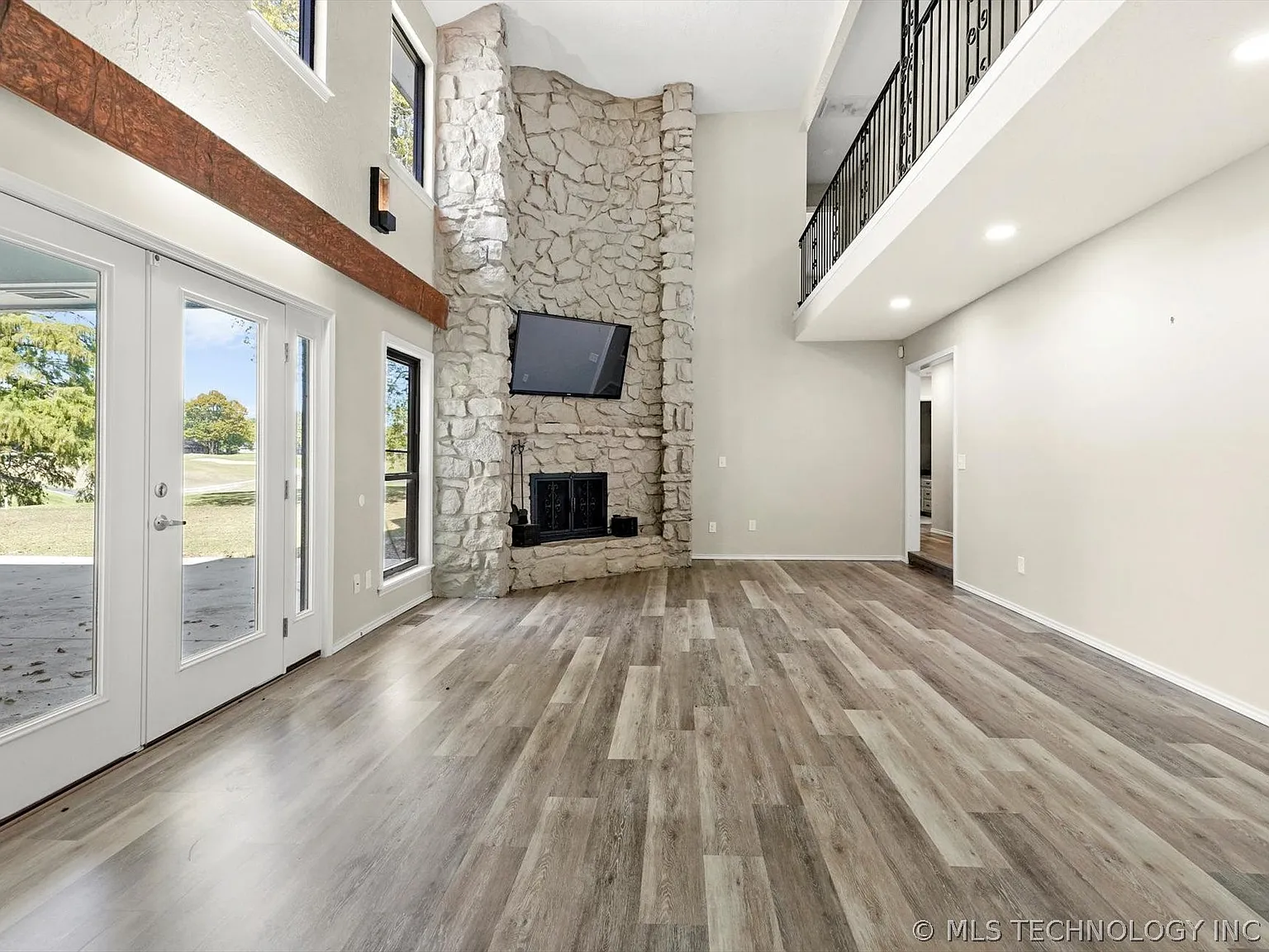 5 bed, 3.5 bath, 3895 sqft, $3,495 — Photo 4