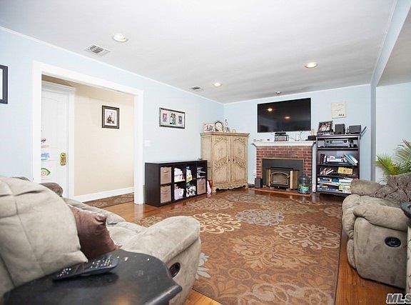 2nd image of 25 Vautrin Ave