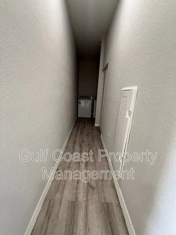 3 bed, 2.0 bath, 1310 sqft, $1,800 — Photo 3