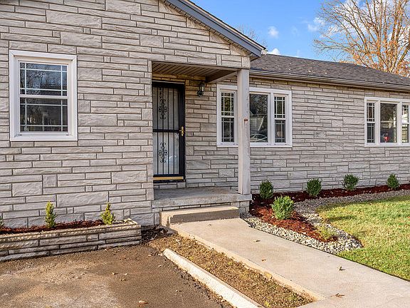 4th image of 260 Elmwood Dr