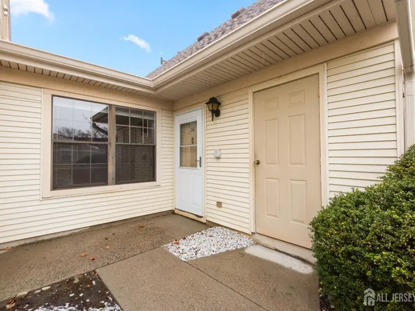 30 Wycoff Way E, East Brunswick, NJ 08816