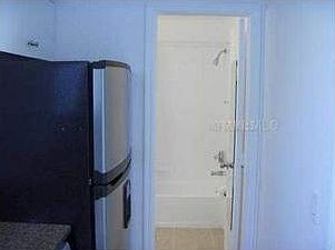 4th image of 535 Campus St #B